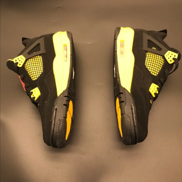 Nike Air Jordan 4 Retro Thunder size 11 men